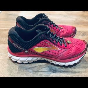 Women’s Brooks DNA Ghost Size 8.5